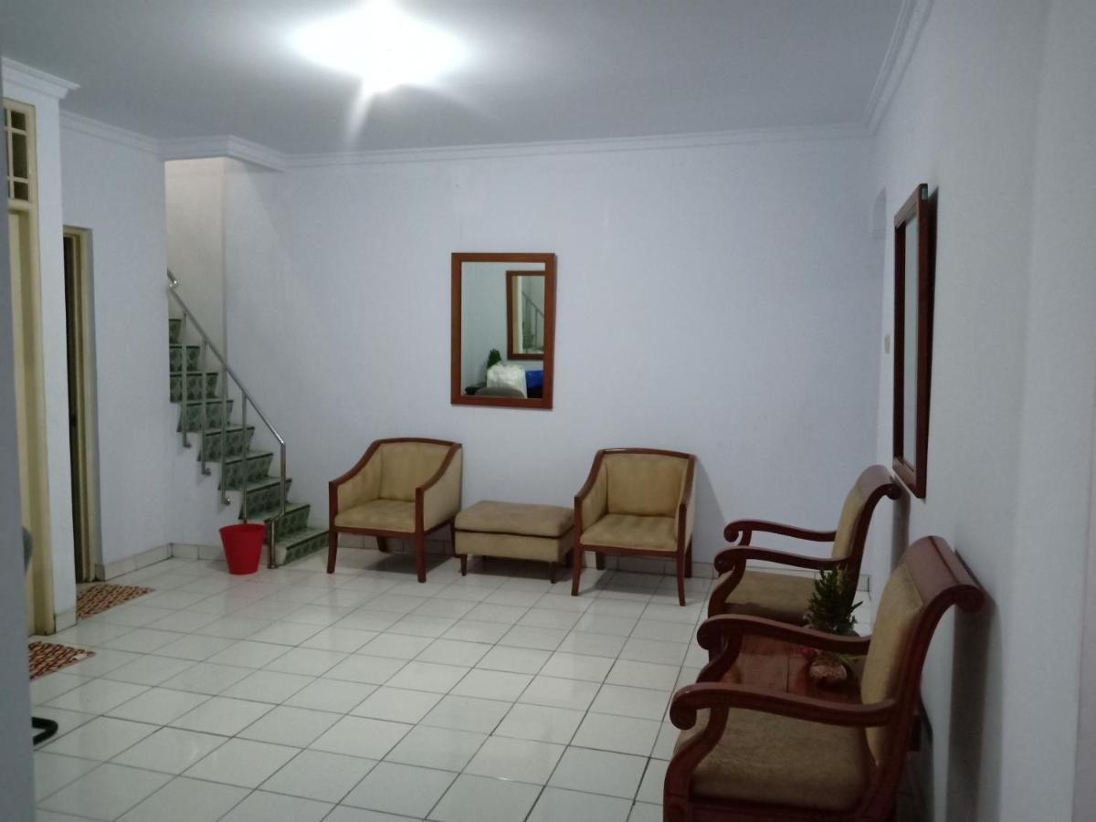 Reddoorz Hostel @ Feliz Noche Cengkareng Jakarta Exterior photo