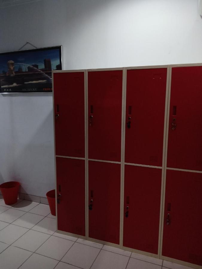 Reddoorz Hostel @ Feliz Noche Cengkareng Jakarta Exterior photo