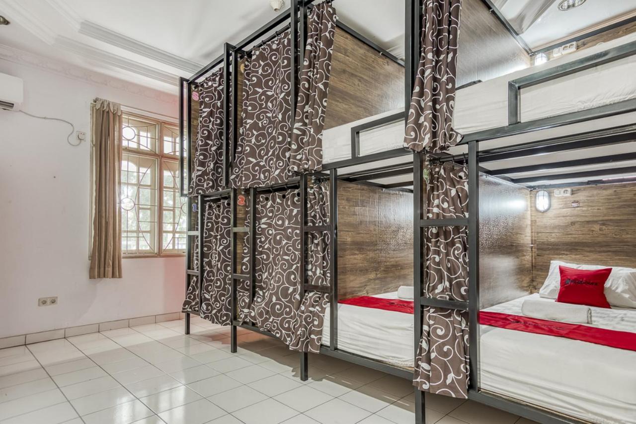 Reddoorz Hostel @ Feliz Noche Cengkareng Jakarta Exterior photo
