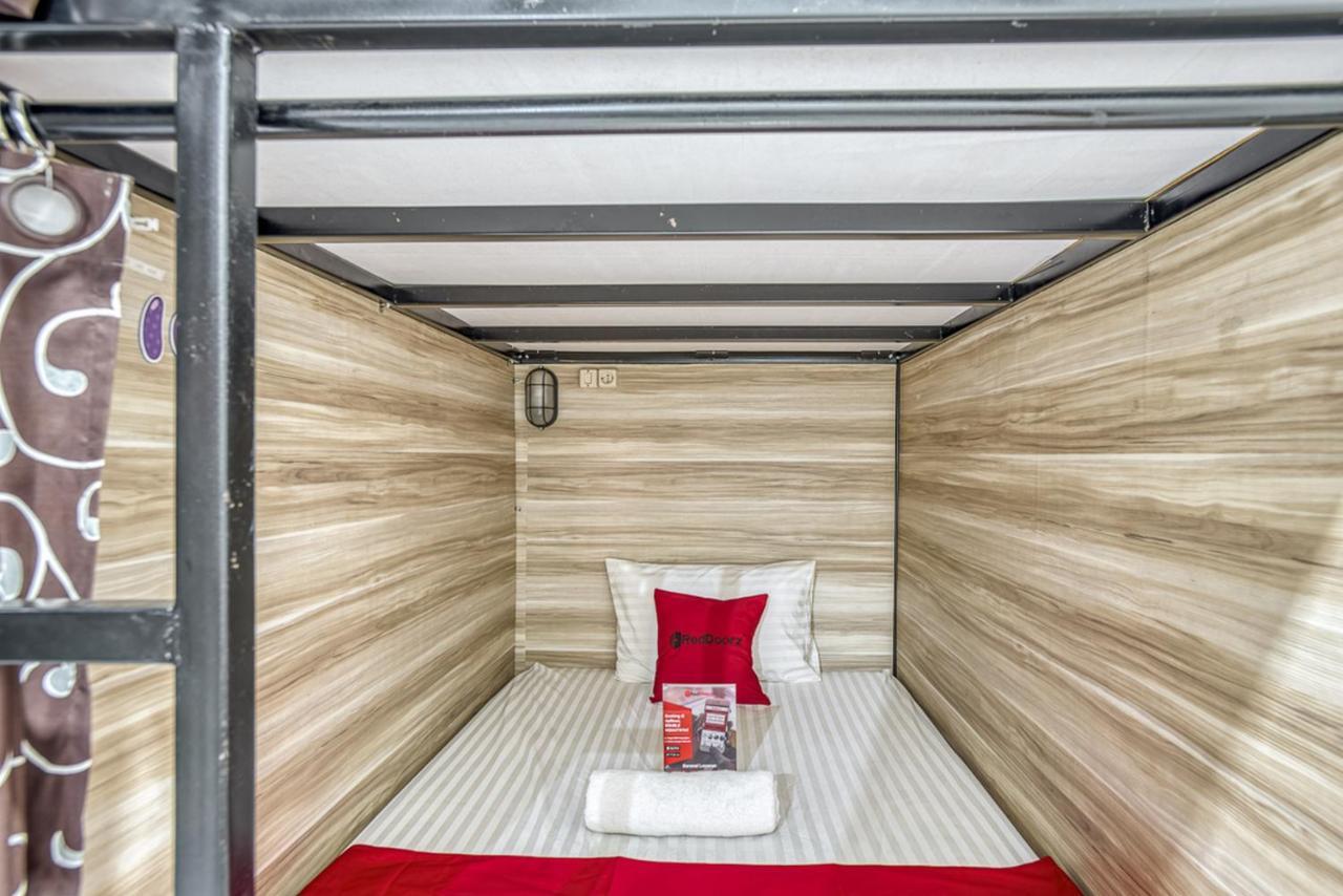 Reddoorz Hostel @ Feliz Noche Cengkareng Jakarta Exterior photo