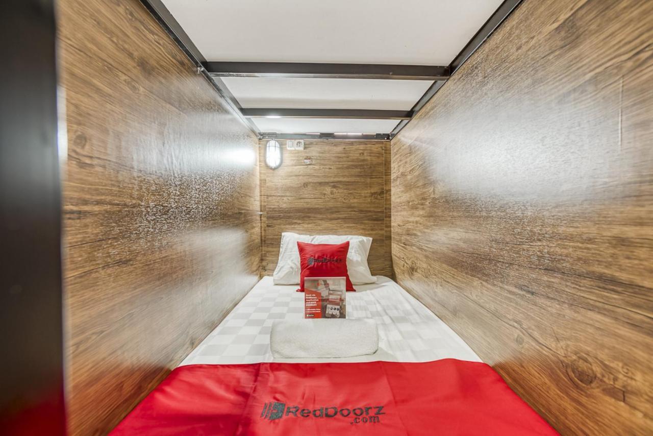 Reddoorz Hostel @ Feliz Noche Cengkareng Jakarta Exterior photo